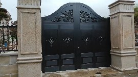 弧形進(jìn)院銅門(mén)